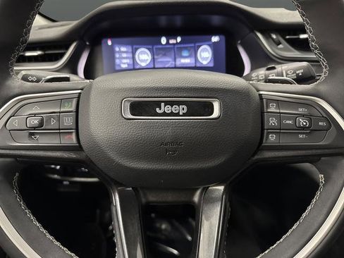 Used 2023 Jeep Grand Cherokee Laredo w/ Luxury Tech Group I image 15