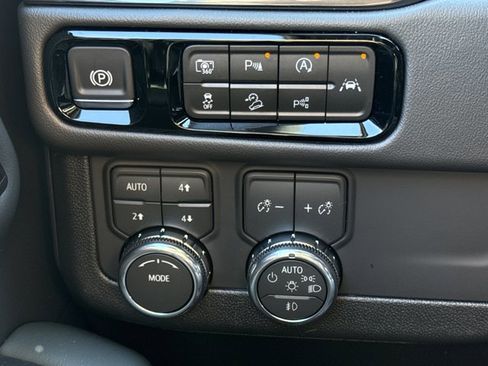 New 2026 GMC Yukon XL AT4 w/ AT4 Premium Package image 25