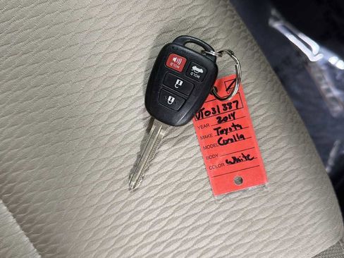 Used 2014 Toyota Corolla LE FWD image 30