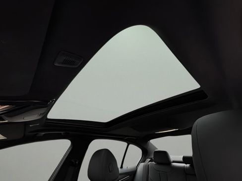 Used 2023 BMW 540i xDrive w/ M Sport Package image 26