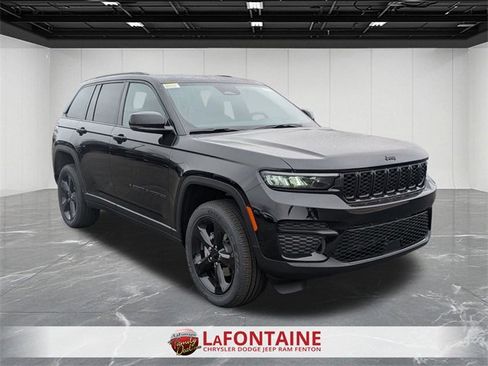 New 2025 Jeep Grand Cherokee Altitude image 7