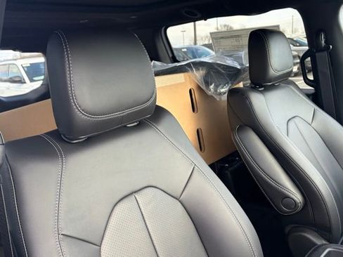 New 2026 Chrysler Pacifica Select image 30