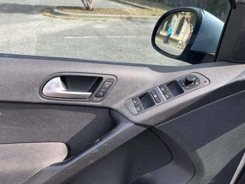 Used 2013 Volkswagen Tiguan S image 12