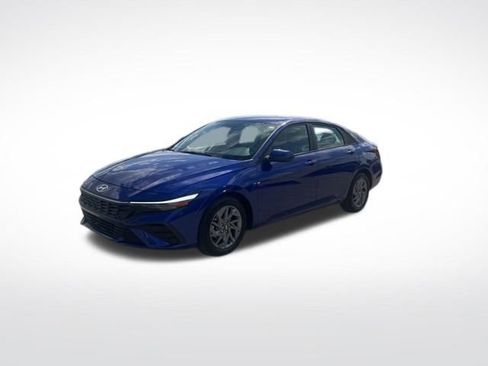 Used 2024 Hyundai Elantra SEL FWD image 7