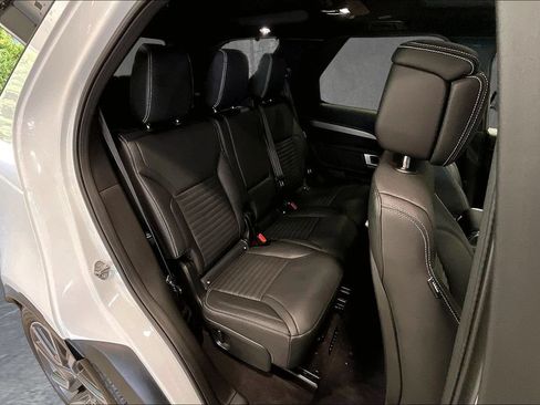Certified 2025 Land Rover Discovery Dynamic SE AWD/4WD image 26