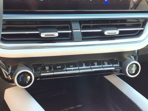 Certified 2025 Chevrolet Equinox EV LT FWD image 7