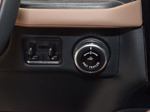 New 2026 Lincoln Navigator L Black Label AWD/4WD image 36