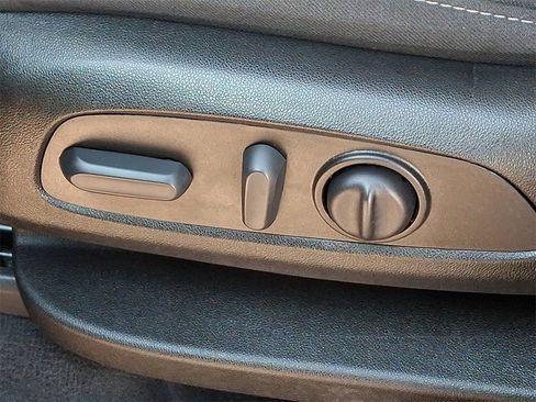 Certified 2023 Chevrolet Traverse LT image 28