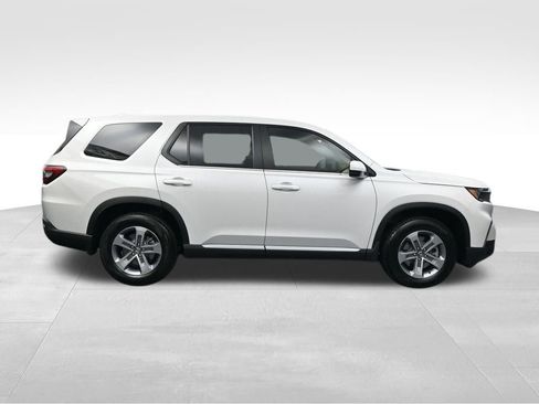 New 2025 Honda Pilot EX-L image 2