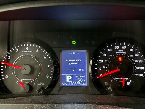 Used 2015 Toyota Sienna LE image 9