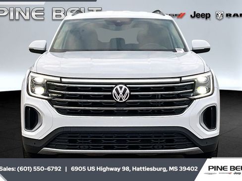 Used 2025 Volkswagen Atlas SE image 3