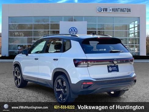 Certified 2025 Volkswagen Taos SE w/ Taos Adventure Package (SXB) image 4