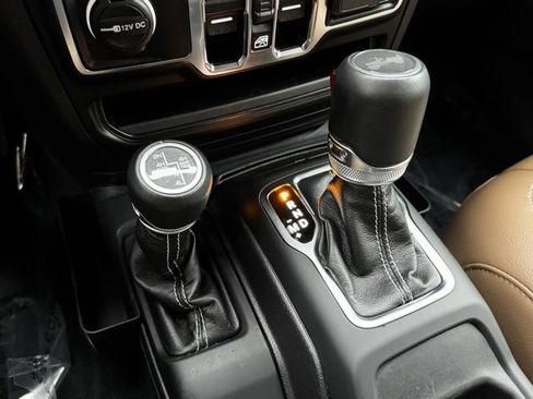 Used 2023 Jeep Wrangler Unlimited Sahara w/ Cold Weather Group image 16