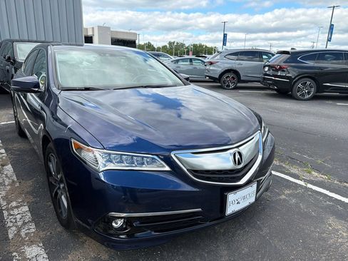Used 2017 Acura TLX V6 SH-AWD w/ Advance Package image 2