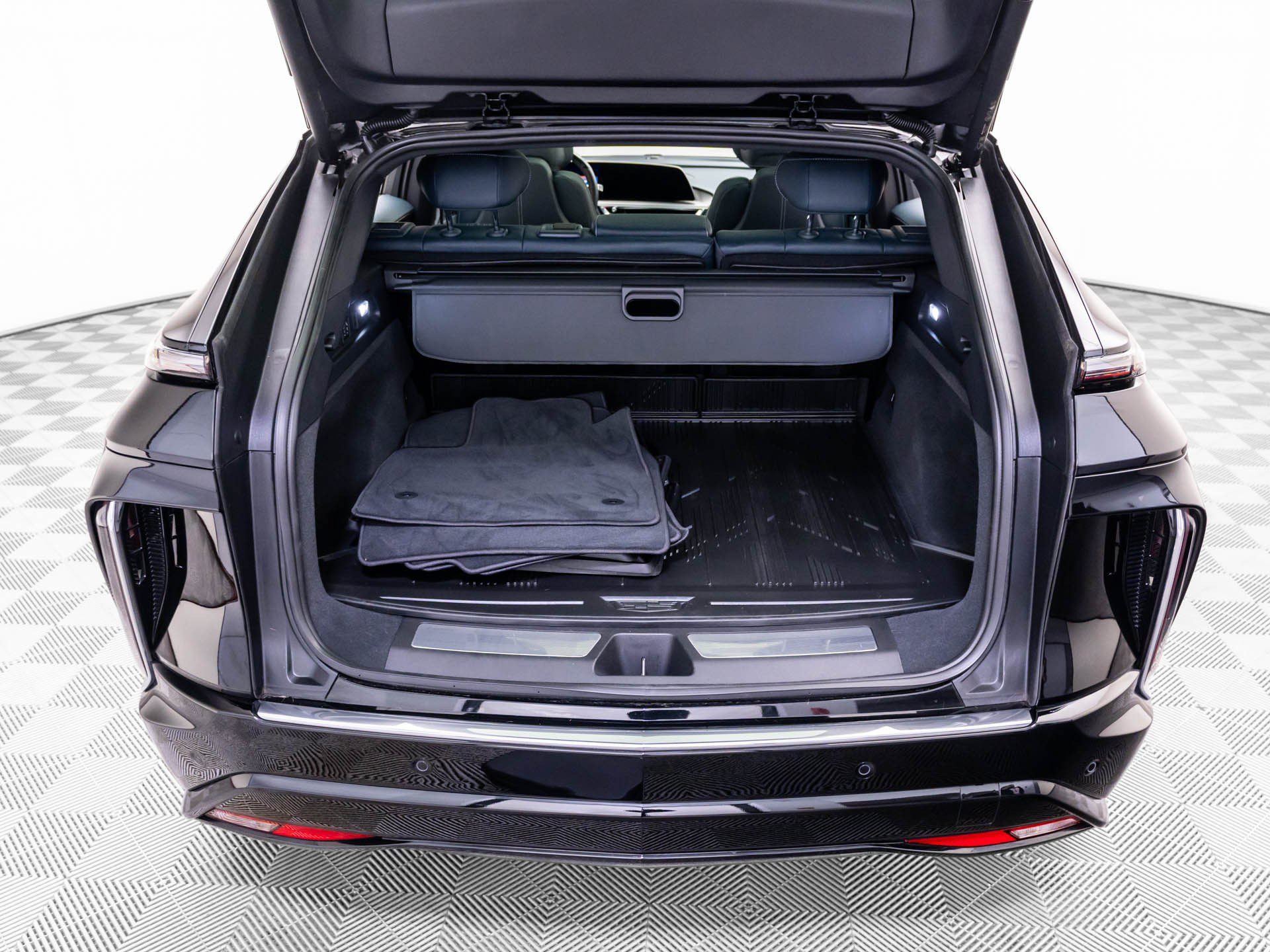 Used 2025 Cadillac Lyriq Luxury w/ Nappa Leather Package AWD/4WD image 28