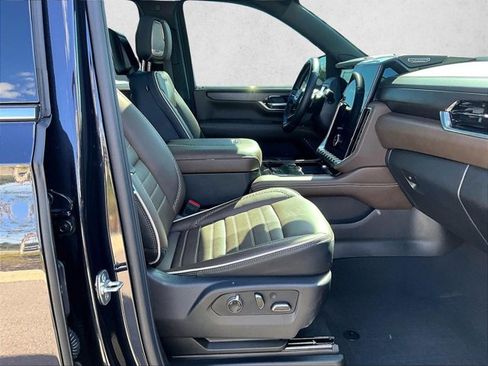 Used 2025 GMC Yukon XL Denali Ultimate w/ LPO, Floor Liner Package image 9