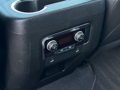 Used 2023 Chevrolet Suburban Z71 image 14