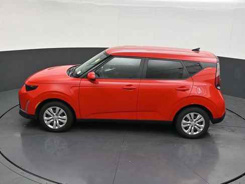 Used 2023 Kia Soul LX FWD image 16