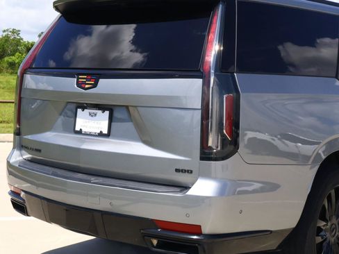 Used 2023 Cadillac Escalade ESV Premium Luxury w/ Performance Package AWD/4WD image 11