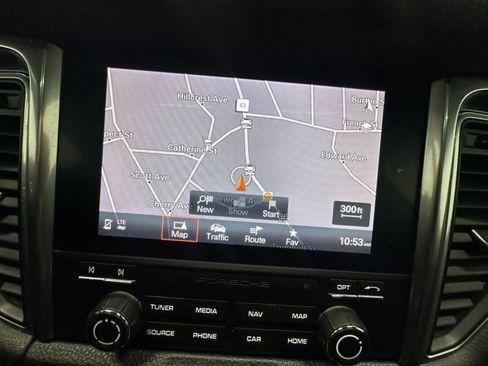 Used 2018 Porsche Macan AWD/4WD image 23