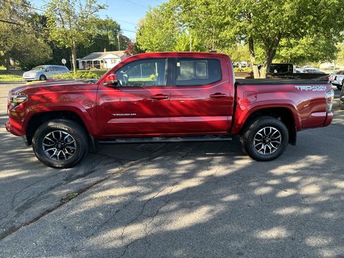 Used 2021 Toyota Tacoma TRD Sport w/ Technology Package image 6