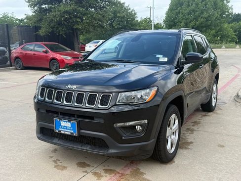 Used 2018 Jeep Compass Latitude AWD/4WD image 1