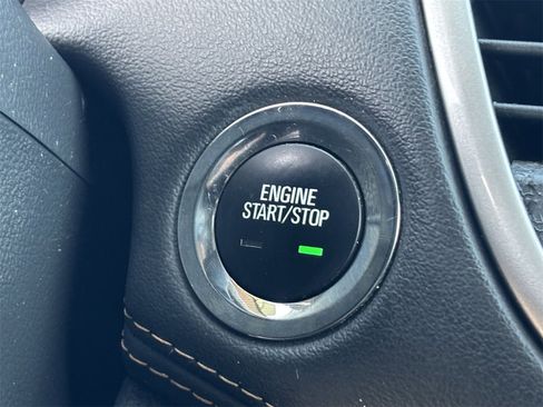 Used 2022 Chevrolet Trax LT w/ LT Convenience Package image 28