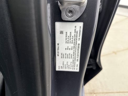 Used 2023 Tesla Model 3 Standard Range image 19