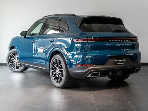 Certified 2025 Porsche Cayenne image 3