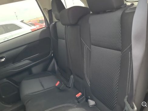 Used 2020 Mitsubishi Outlander ES FWD image 4