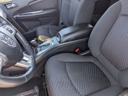 Used 2018 Dodge Journey SXT w/ Connectivity Group image 16