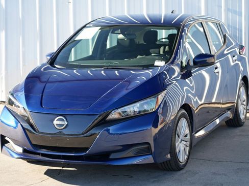 Used 2023 Nissan Leaf S image 40