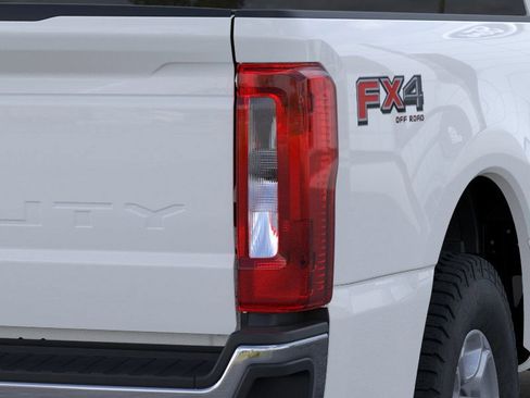 New 2026 Ford F250 XLT w/ FX4 Off-Road Package image 24