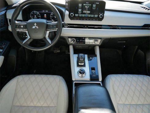 Used 2023 Mitsubishi Outlander SEL image 11