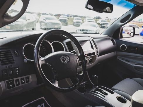 Used 2010 Toyota Tacoma 4x4 Access Cab V6 image 2