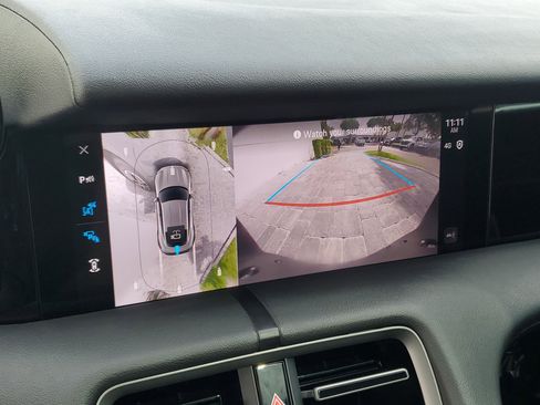 Used 2025 Porsche Taycan image 28