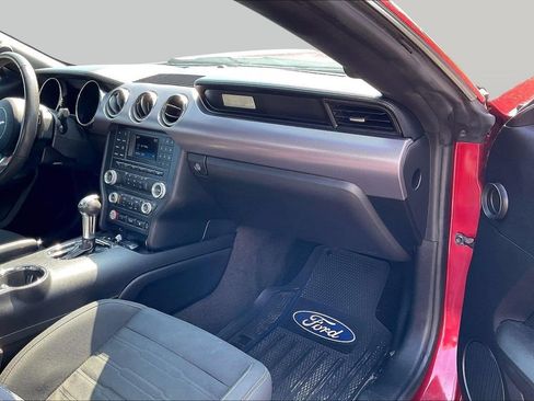 Used 2017 Ford Mustang Coupe RWD image 17