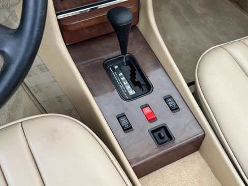 Used 1989 Mercedes-Benz 560 SL image 16