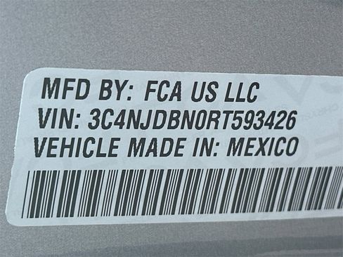 Used 2024 Jeep Compass Latitude image 33