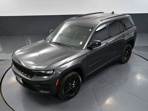 Used 2024 Jeep Grand Cherokee Altitude image 60