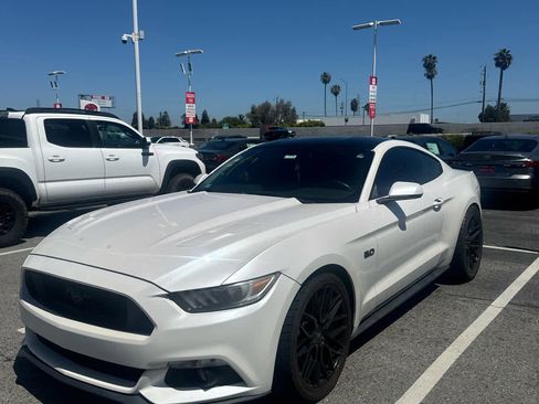 Used 2017 Ford Mustang GT Premium w/ Black Accent Package RWD image 9