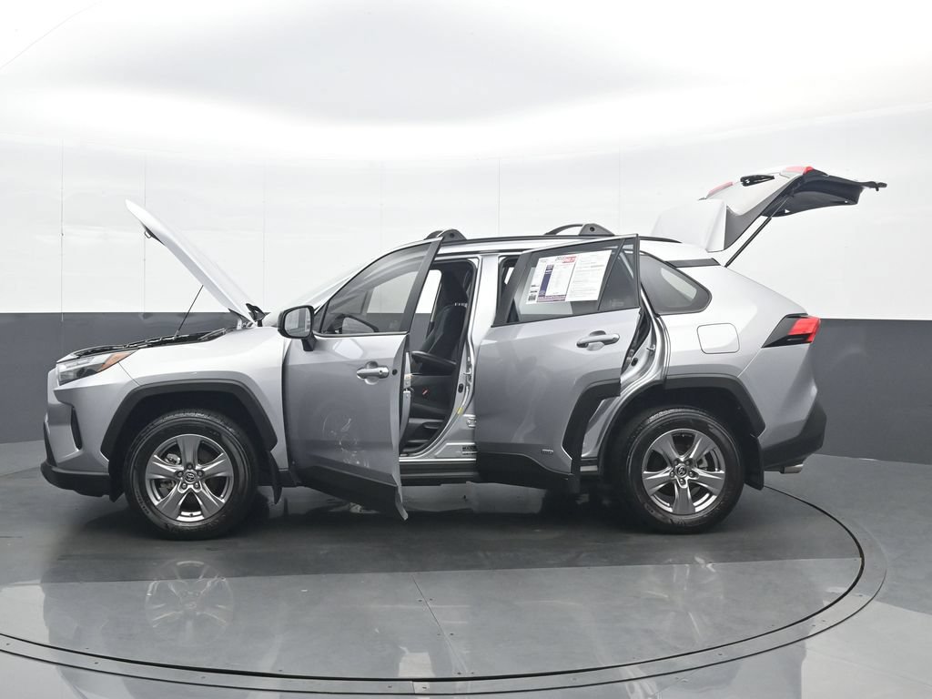 Used 2025 Toyota RAV4 LE AWD/4WD image 36