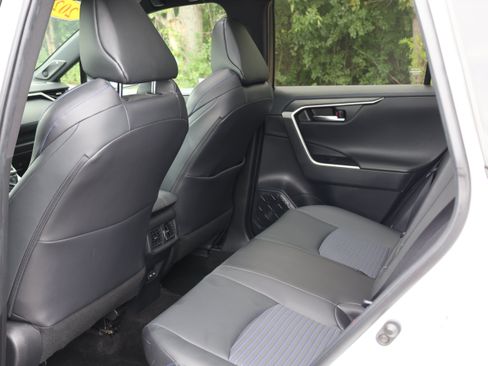 Used 2023 Toyota RAV4 XSE AWD/4WD image 18