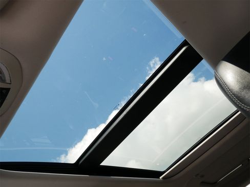 Used 2018 Chrysler Pacifica Limited image 24