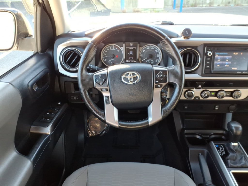 Used 2016 Toyota Tacoma SR5 w/ SR5 Appearance Package (SN) AWD/4WD image 15