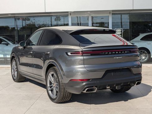 Certified 2025 Porsche Cayenne Coupe image 3