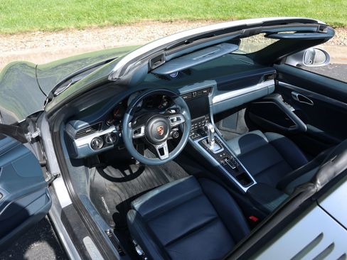 Used 2017 Porsche 911 Targa 4S AWD/4WD image 8