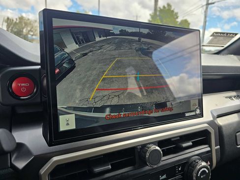 Used 2025 Toyota Tacoma TRD Off-Road image 27