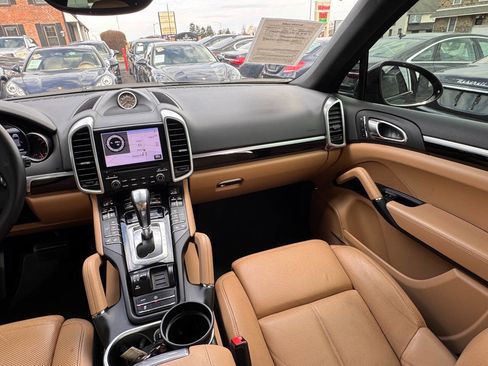 Used 2017 Porsche Cayenne Platinum Edition AWD/4WD image 19