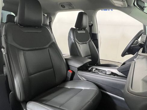 Used 2025 Ford Explorer Active w/ Active Comfort Package AWD/4WD image 12